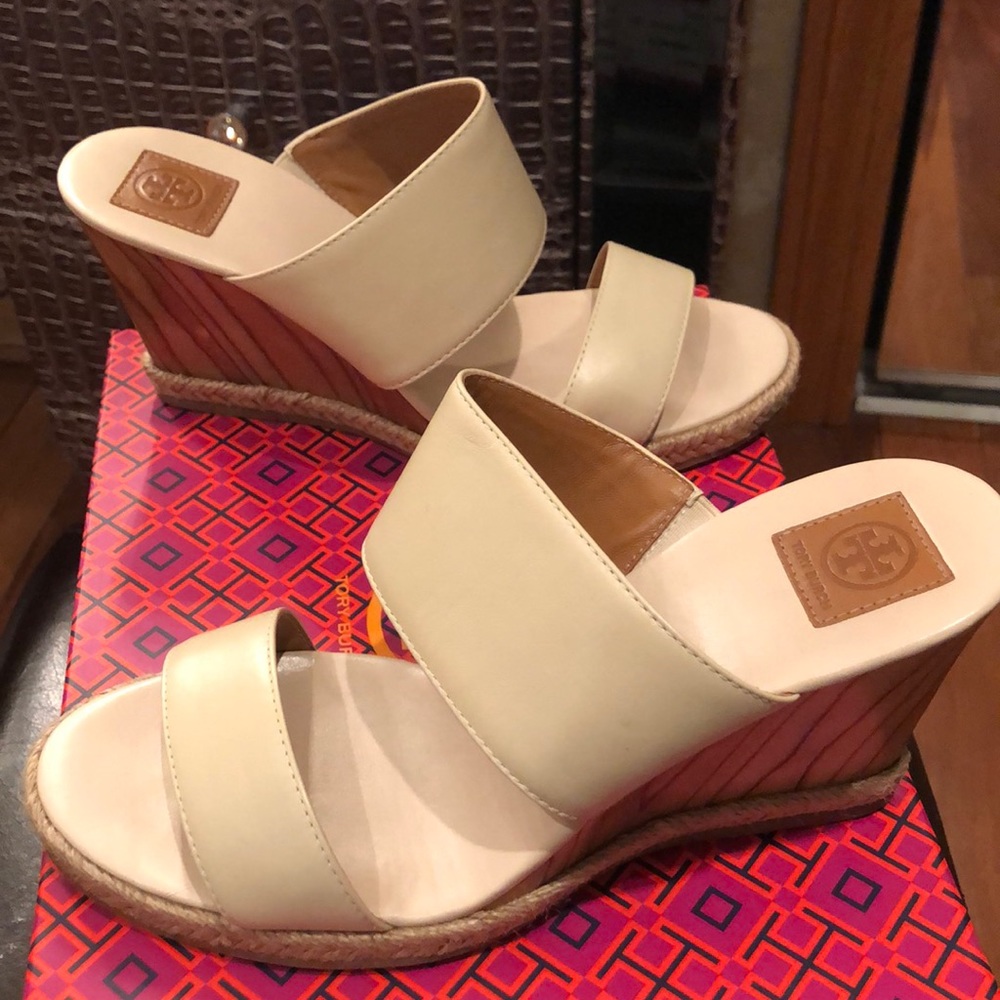 Tory Burch Raya Wedges - Picture 3 of 5